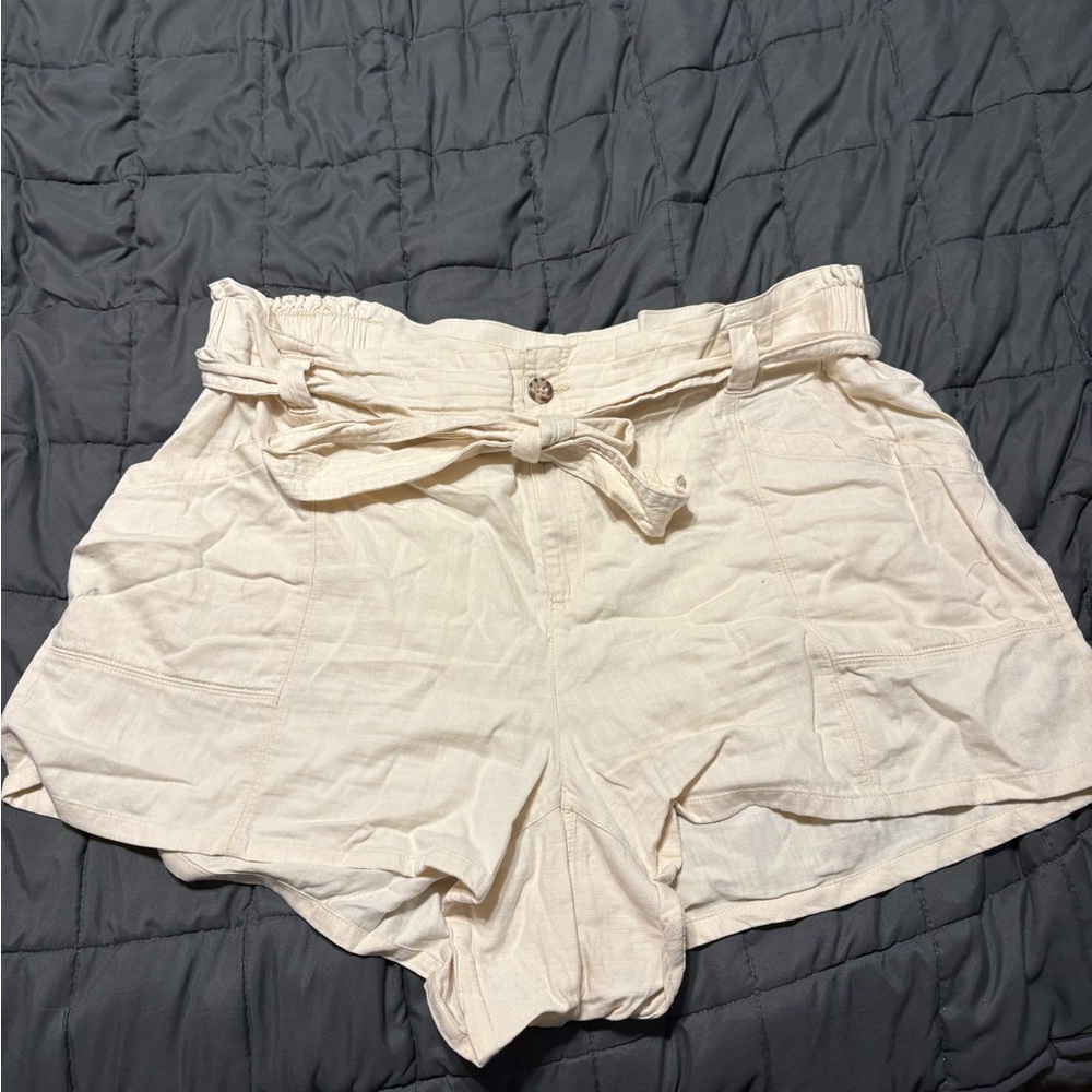 Old Navy Women's Cream Shorts